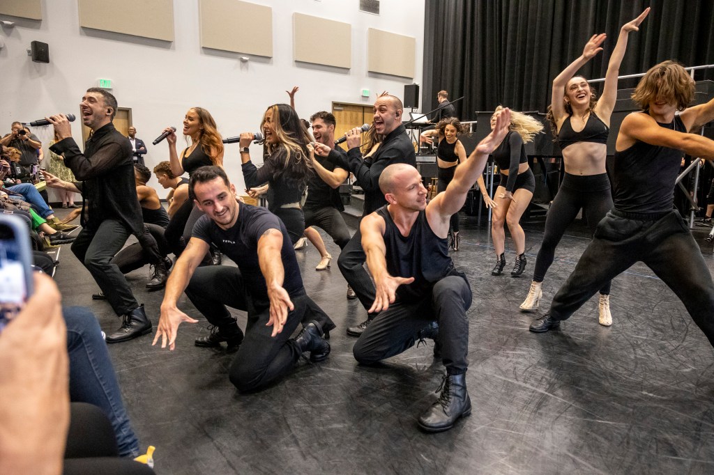 Norwegian Cruise Line peels off back curtain at Elton John show, Hiko