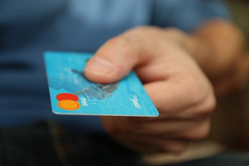 More Floridians are spending money on cell phones and financing them with credit cards